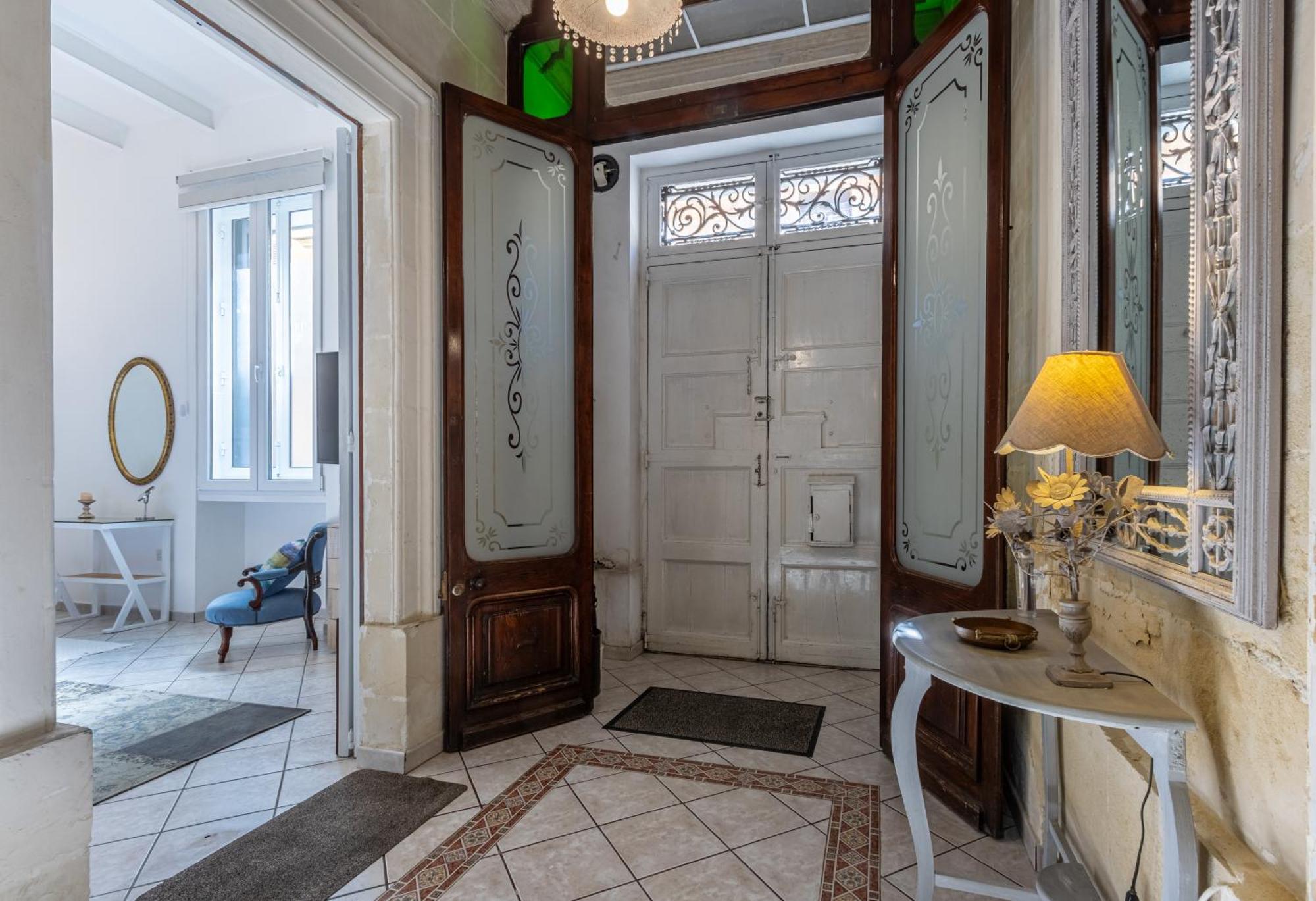 Cozy Carisma Lodging - Central, New And Independent Studio Apartment Sliema Ngoại thất bức ảnh